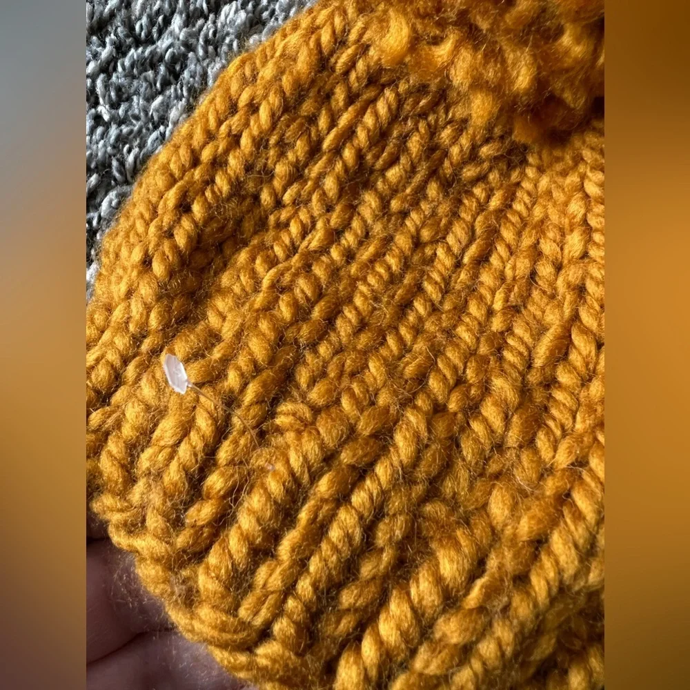 Pine & Poppy NWOT Infant Baby Butterscotch Knit Pom Pom Beanie‎ Cap Newborn Size